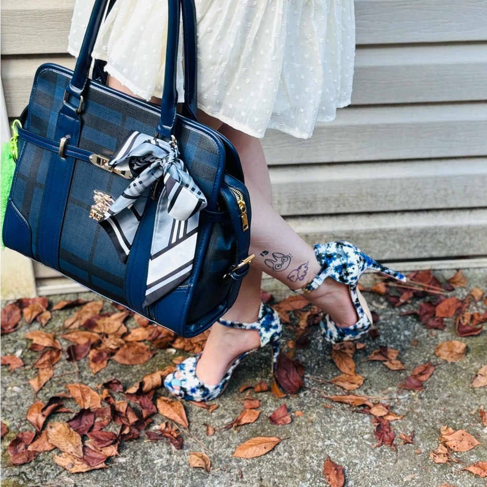 Blue and white flower heels